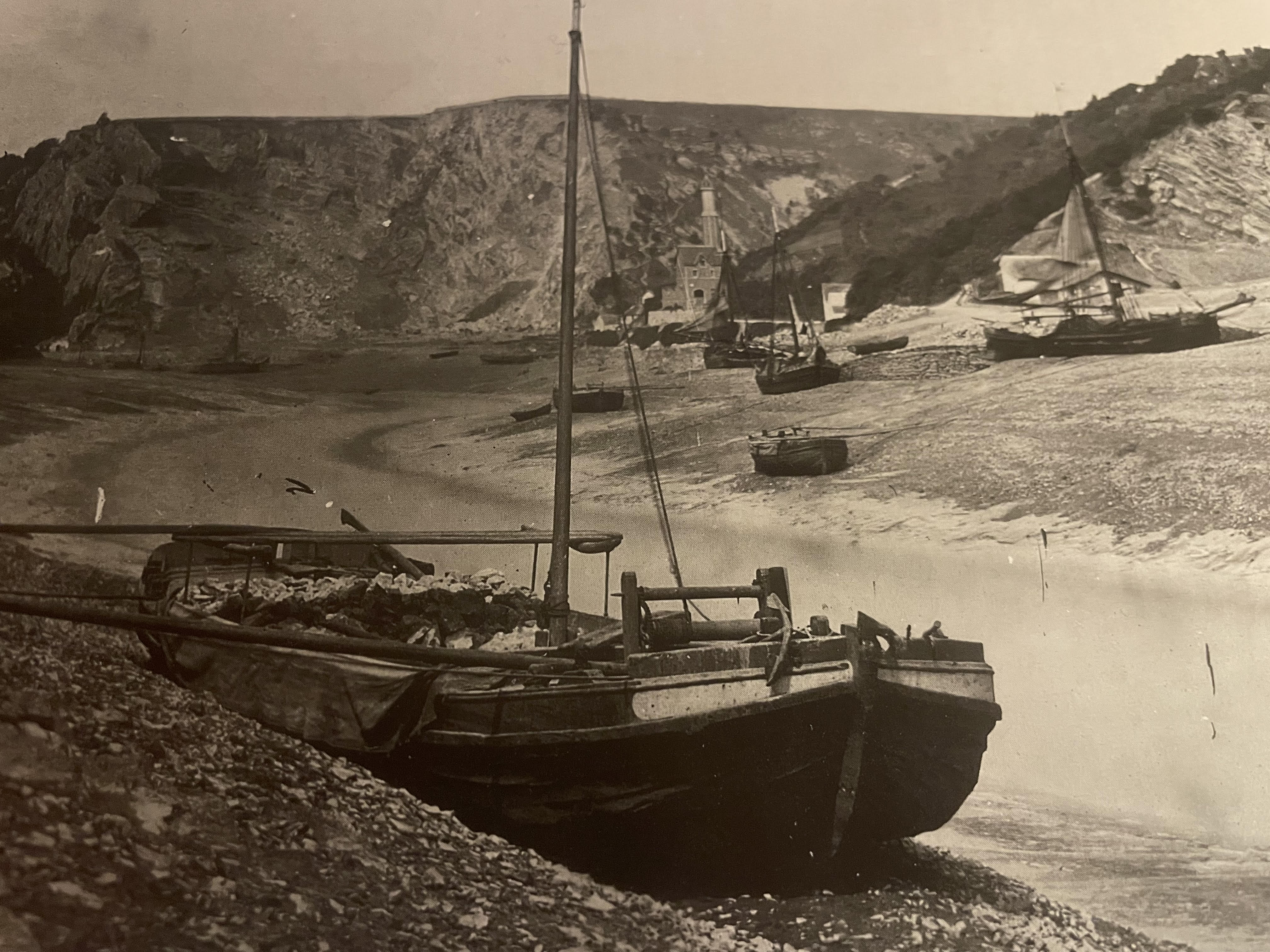 Trow on river bed;  title=